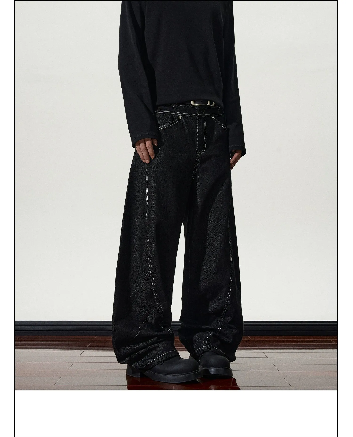 Stitched Detail Wide Jeans