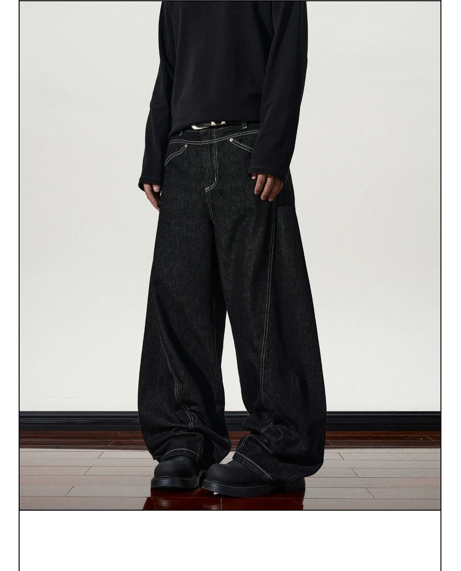 Stitched Detail Wide Jeans